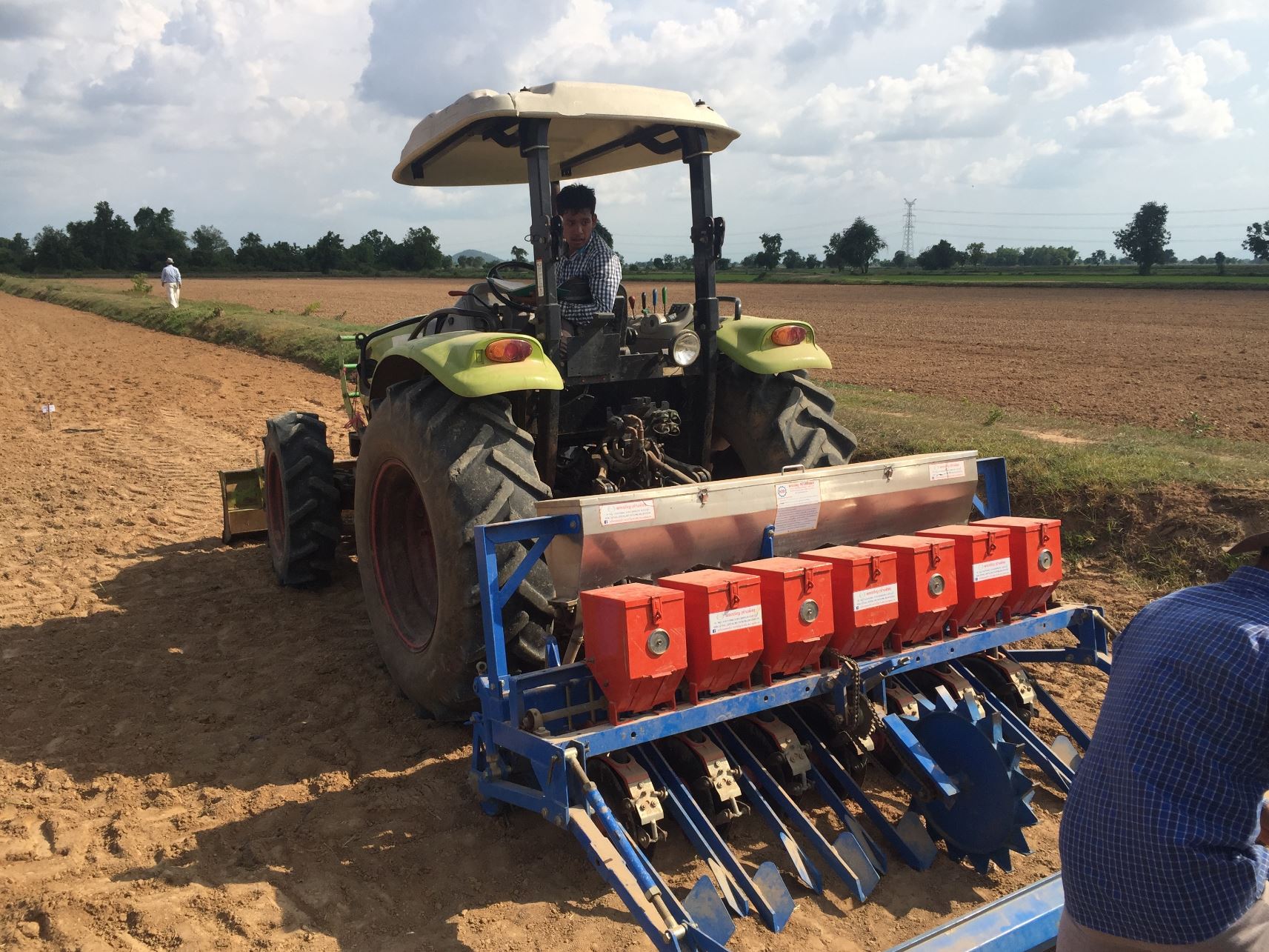 KID seeder being trialled at Mr Wantha’s farm at Svay Cheat Village, Battambang Province for early wet season dry seeding. Photographer: Bob Martin