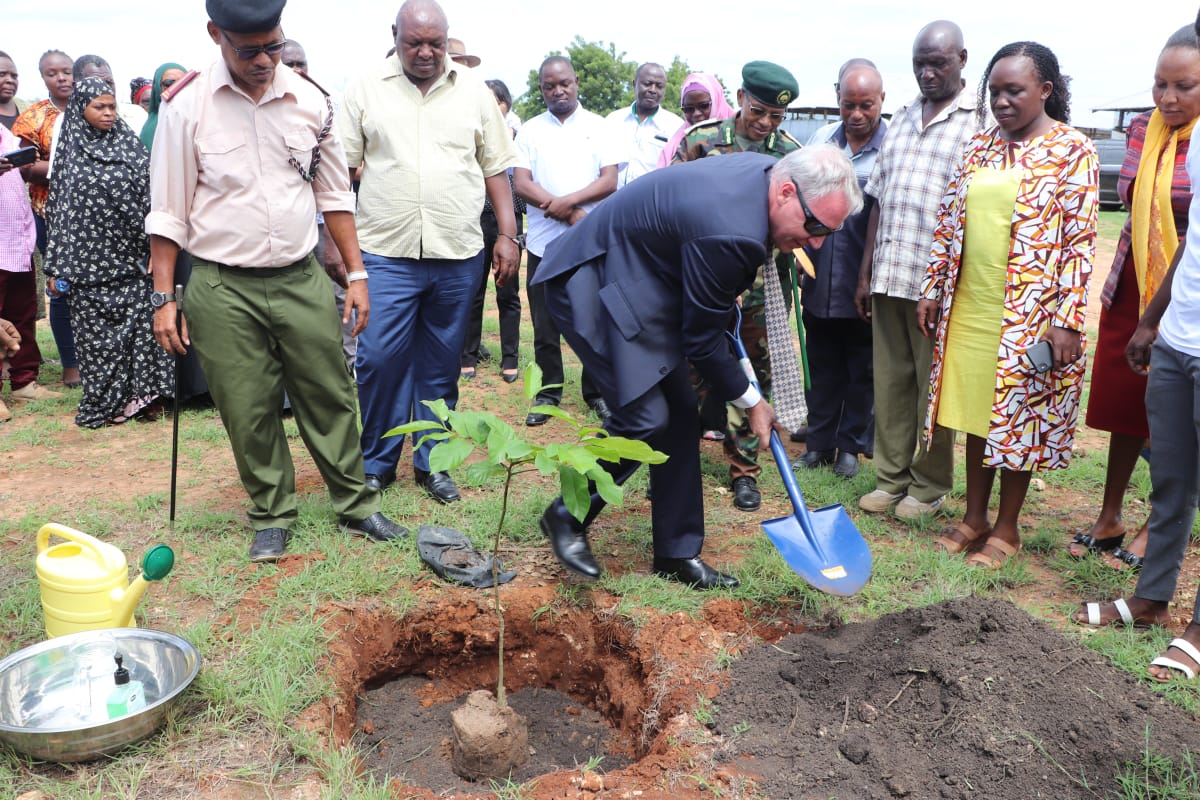 Australian High Commissioner to Kenya, HE Mr Luke Williams plants a tree at the project’s launch in Kwale, Kenya.