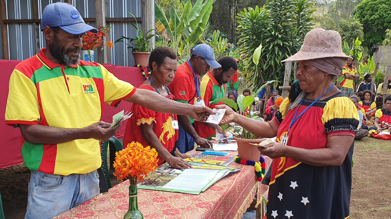 Farmers from Bena in Eastern Highlands of Papua New Guinea receive payments for the sale of the first batch of high quality coffee, thanks to new technology and farming practices provided through the ACIAR supported project. Photo supplied by CIC Socio Economist and Project Coordinator, Dr Reuben Sengere