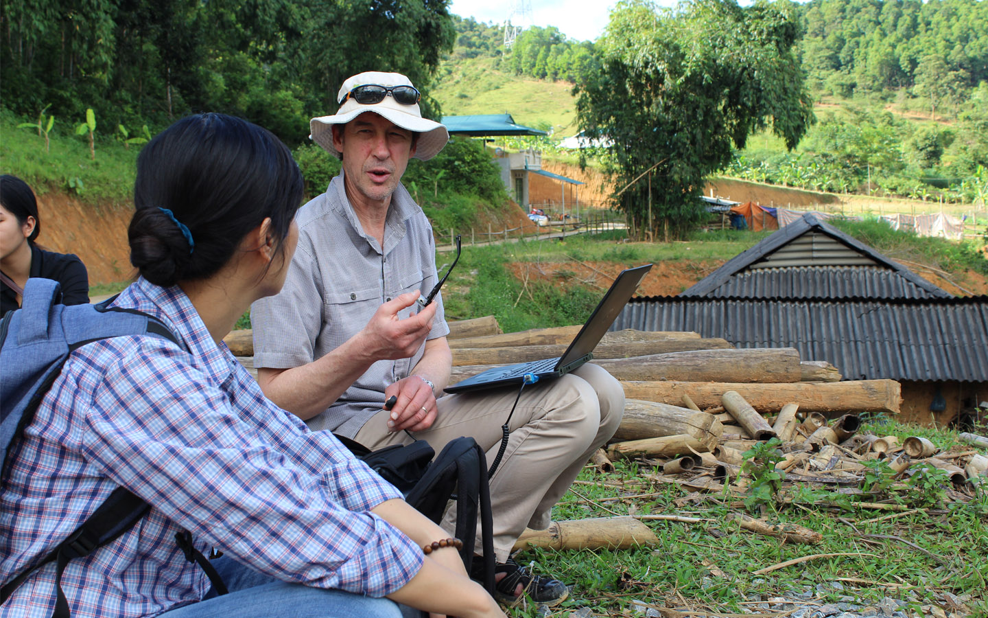 	Dr Stephen Ives from UTAS and Associate Professor Le Thi Thanh Huyen from the National Institute of Animal Sciences Vietnam