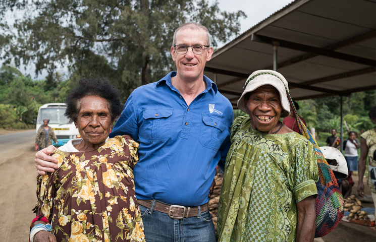 Project leader with PNG sweet potato sellers