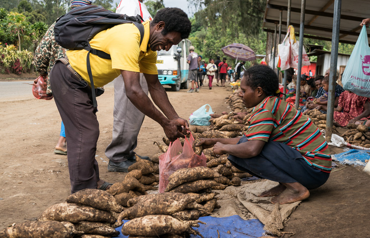 Sweetpotato seller in PNG