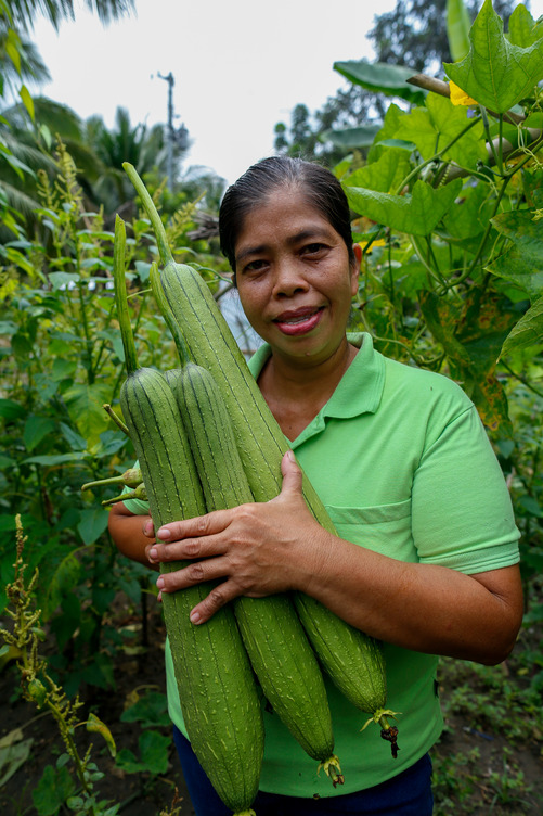 Jaidy Cadag, President of the Nga Bango B’laan Aksasato Farmers Association, proudly displays some of her high quality vegetables grown as part of her involvement in the association, facilitated by the LIFE Program.