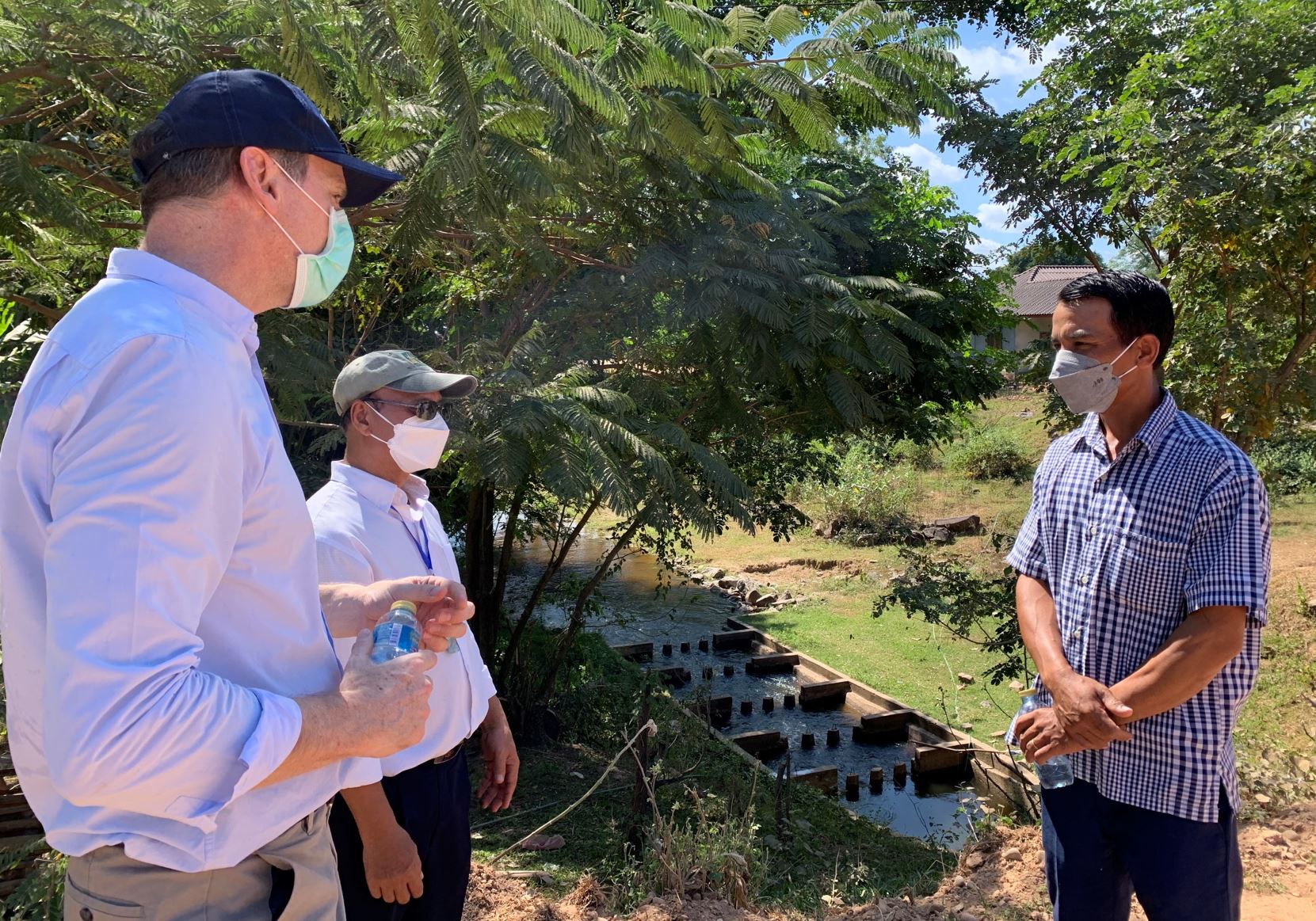 Paul discussing the important role of the community’s fish ways project manager, Mr. Daovone Thammavong (on the right), and Mr Douangkham Singhanouvong from NAFRI