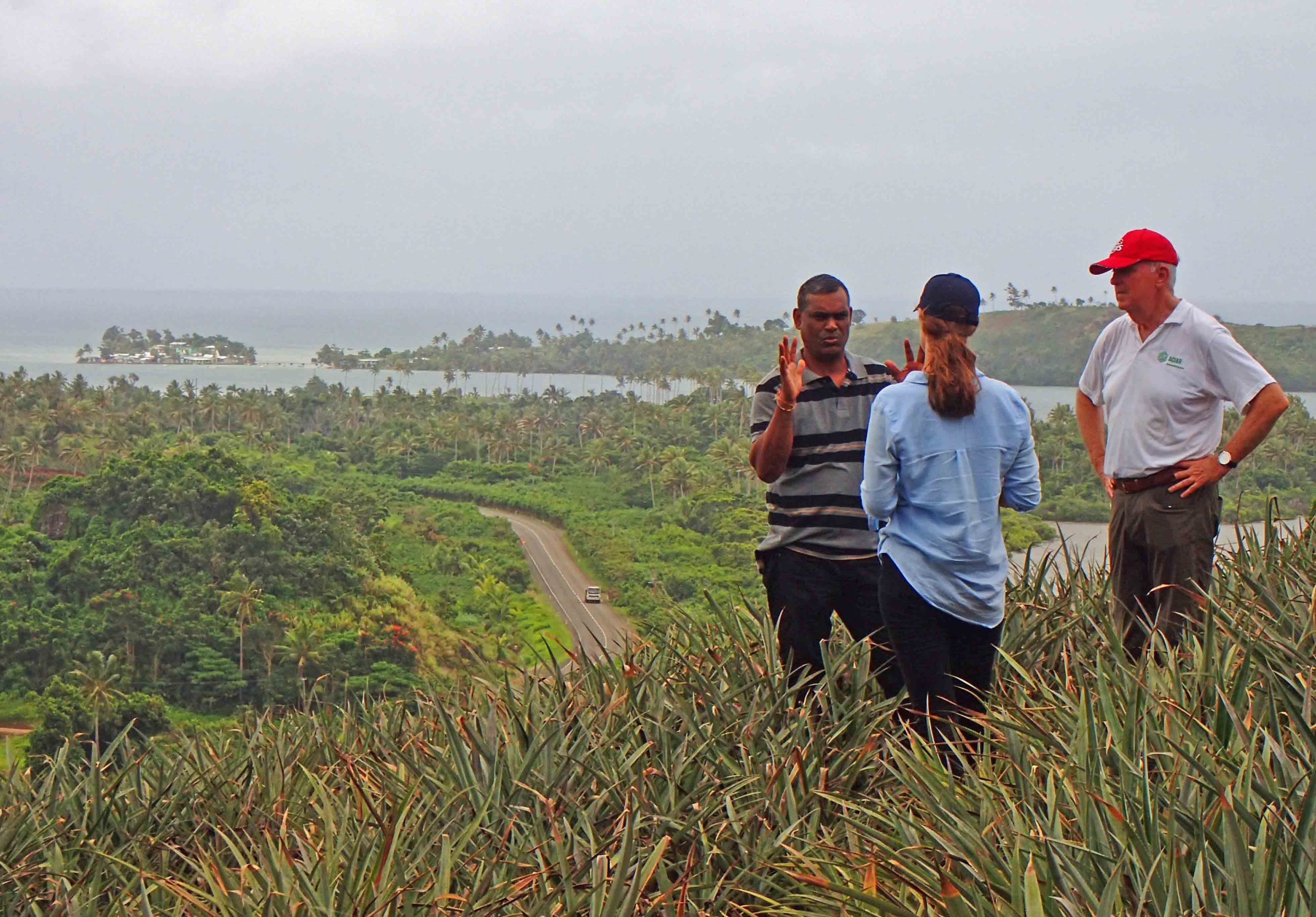 Through his PASS scholarship and relationships within ACIAR, Dr Salesh Kumar (left) has built new expertise in postharvest research and development in Fiji, Samoa, Tonga and Vanuatu. Photo: Richard Markham.