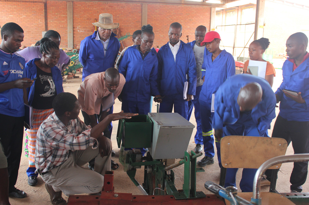 Training of service providers at the Institute of Agricultural Engineering, Zimbabwe. Image: Frédéric Baudron