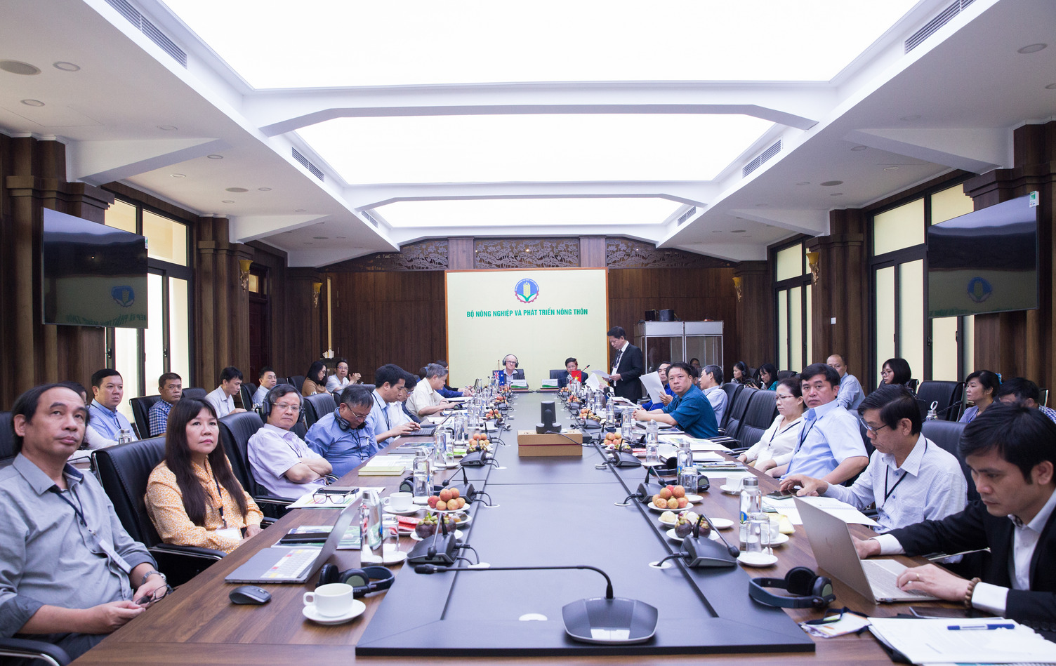 Many long-standing partners join the mid-term review of ACIAR-Vietnam research collaboration strategy co-hosted by ACIAR and Vietnam’s Ministry of Agricultural and Rural Development in Hanoi in June 2022. Photo: Khanh Long for ACIAR Vietnam.