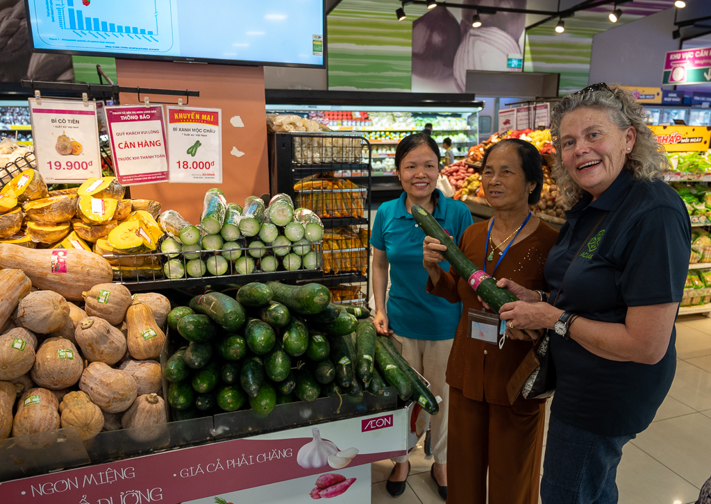 Fiona Simson with Moc Chau farmer 