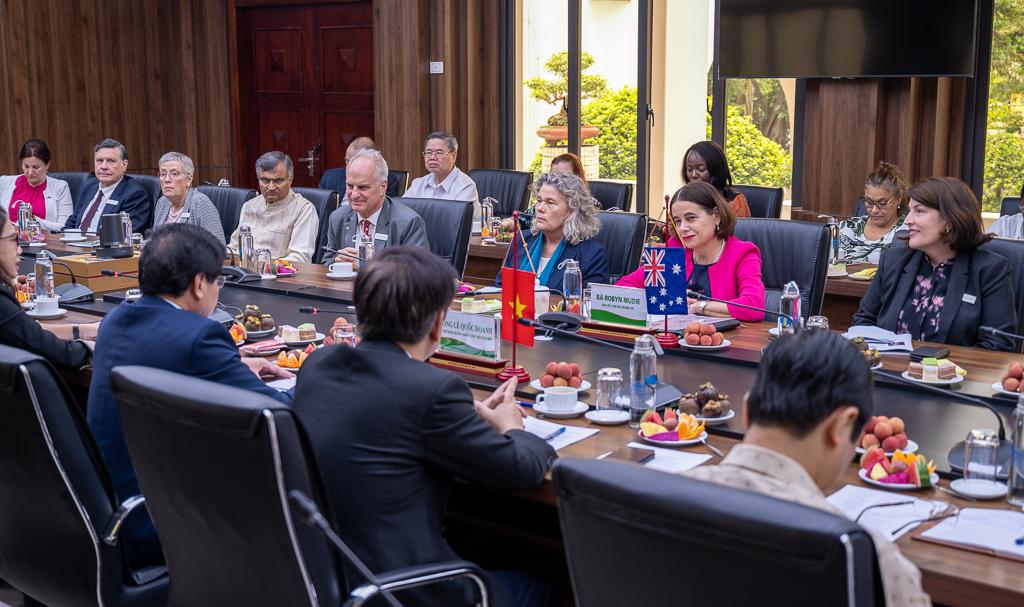 The Commission and PAC join Australia's Ambassador to Vietnam, Ms Robyn Mudie, at a meeting with the Vietnamese Ministry of Agriculture and Rural Development in Hanoi. 