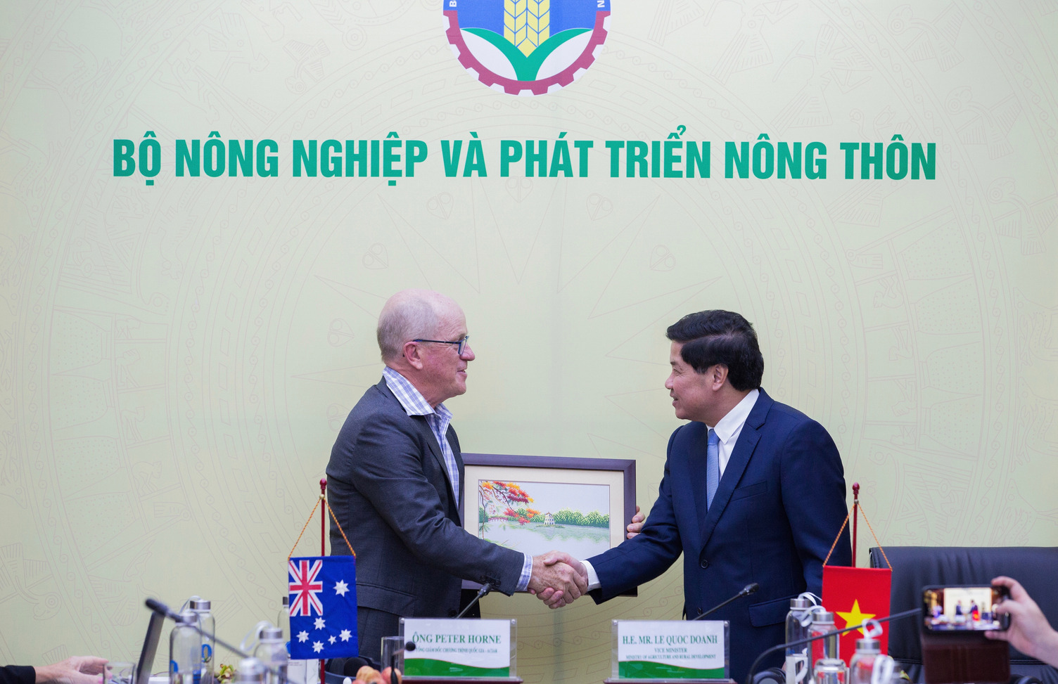The mid-term review of ACIAR-Vietnam research collaboration strategy was co-chaired by Dr Peter Horne, ACIAR’s Country Partnerships General Manager and Dr Le Quoc Doanh, Vietnam’s Vice Minister of Agriculture and Rural Development. Photo: Khanh Long for ACIAR Vietnam.