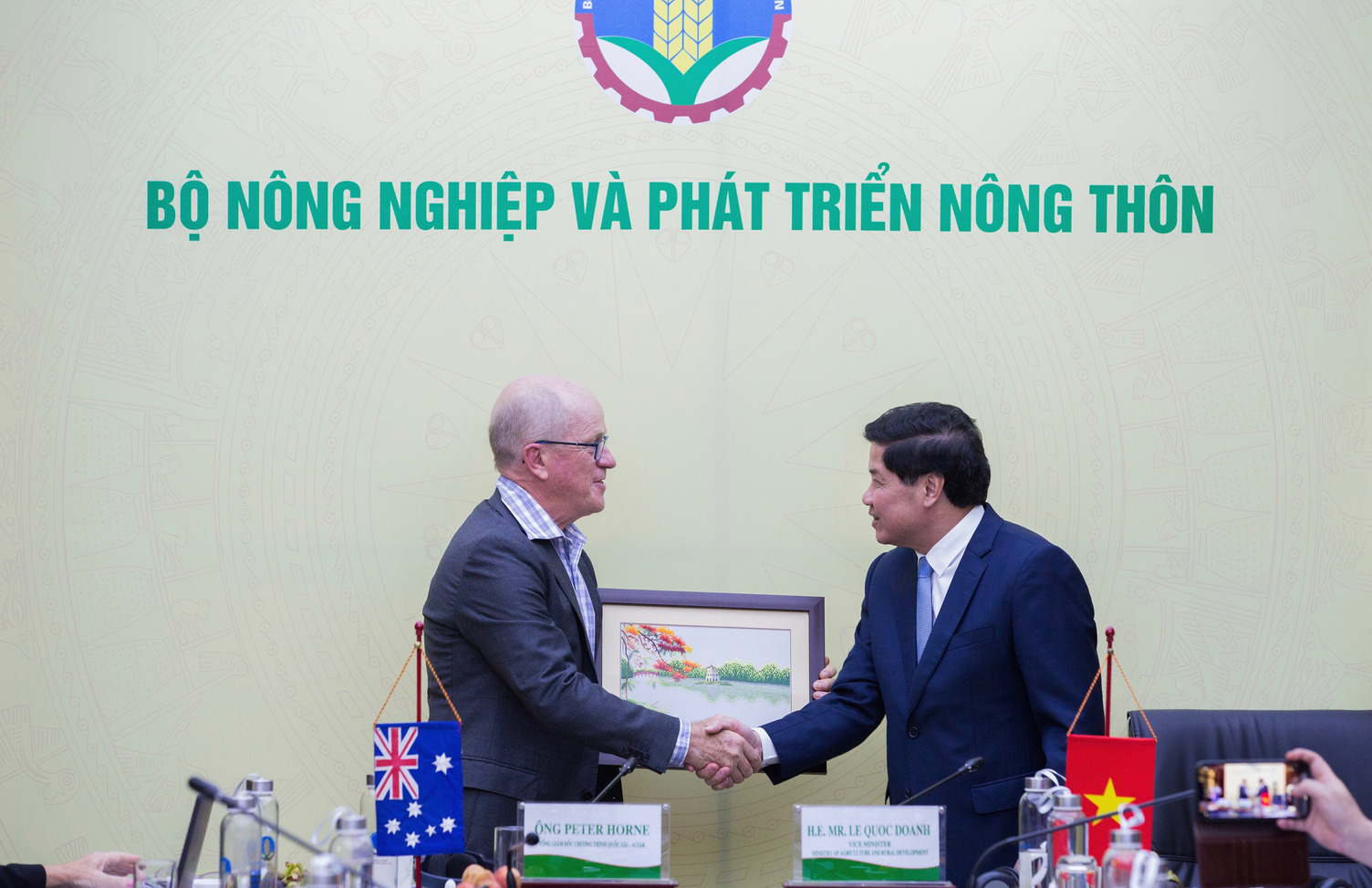 The mid-term review of ACIAR-Vietnam research collaboration strategy was co-chaired by Dr Peter Horne, ACIAR's Country Partnerships General Manager and Dr Le Quoc Doanh, Vietnam's Vice Minister of Agriculture and Rural Development. Photo: Khanh Long for ACIAR Vietnam.