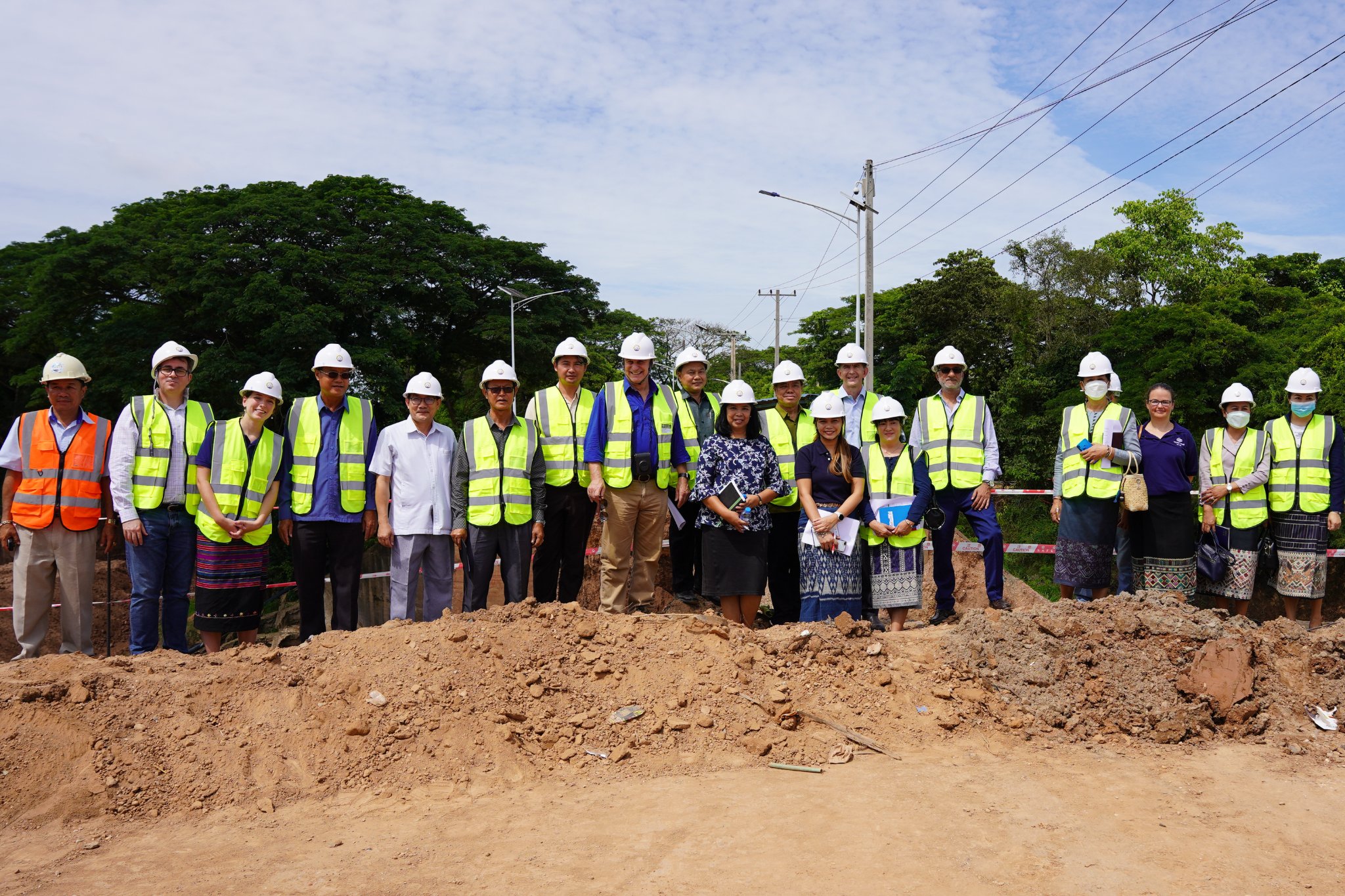 Delegation tour of construction site