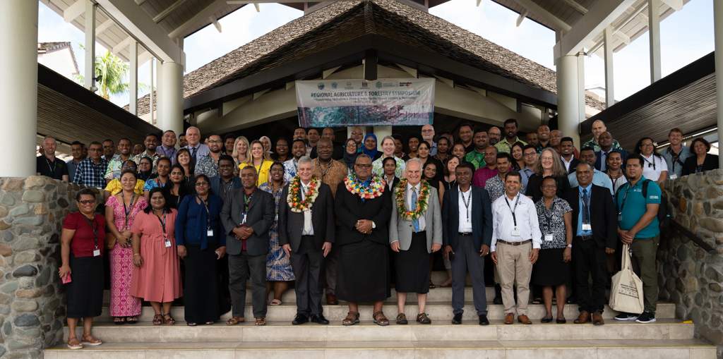 group photo for symposium