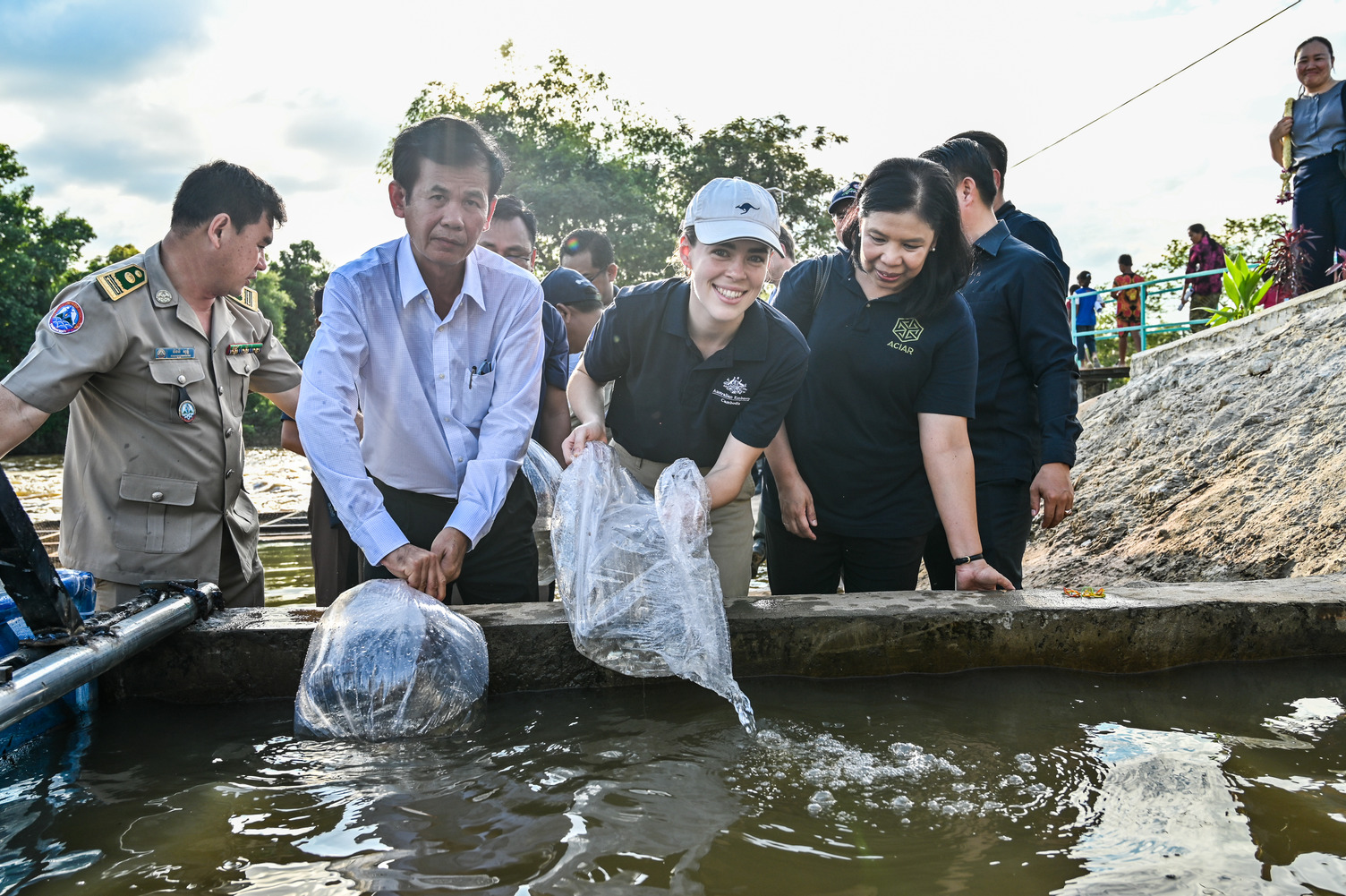 DFAT representative Ms Faith Considine joined ACIAR Regional Manager for East and Southeast Asia office, Ms Dulce Carandang, and Siem Reap deputy provincial governor in releasing small fishes into the Sleng Fishway, symbolising a hopeful future for the fish population.