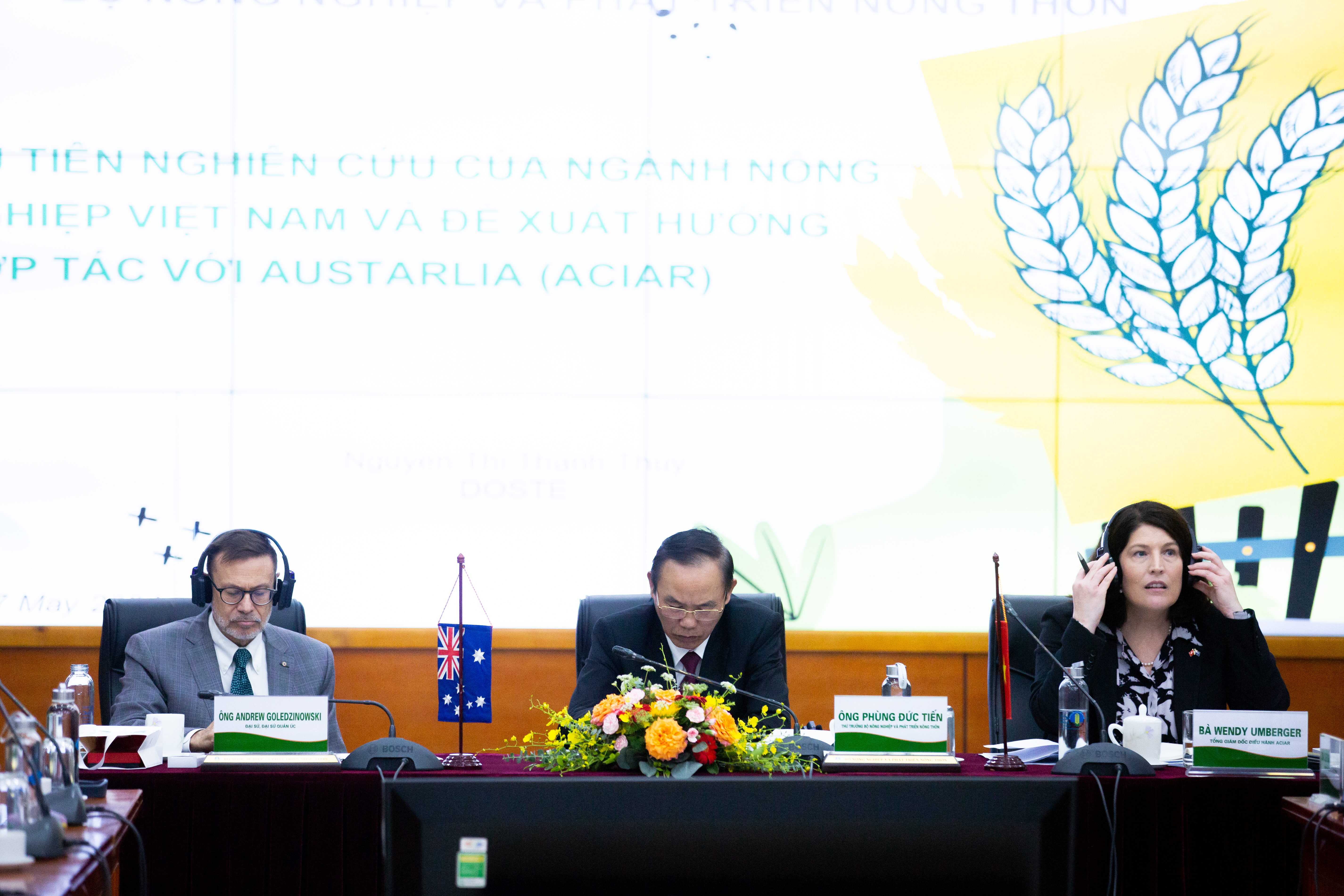 The ACIAR-Vietnam Partnership Dialogue was co-chaired by (from left to right) Ambassador Andrew Goledzinowski, Vice Minister of MARD Dr Phung Duc Tien and ACIAR CEO Professor Wendy Umberger.