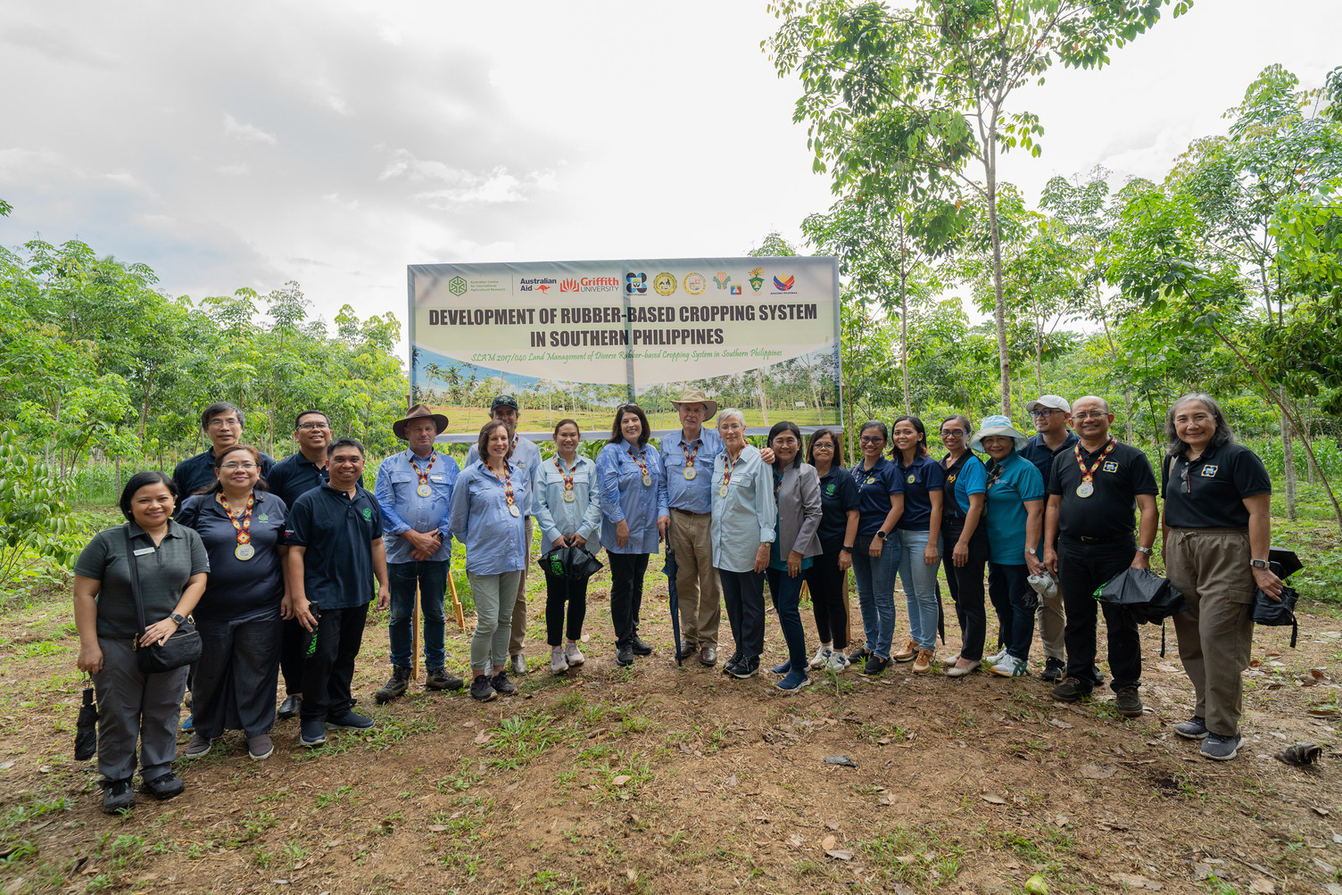 The delegation visit the project site of SLAM/2017/040 project, Development of rubber-based cropping system in southern Philippines, in Agusan del Sur.