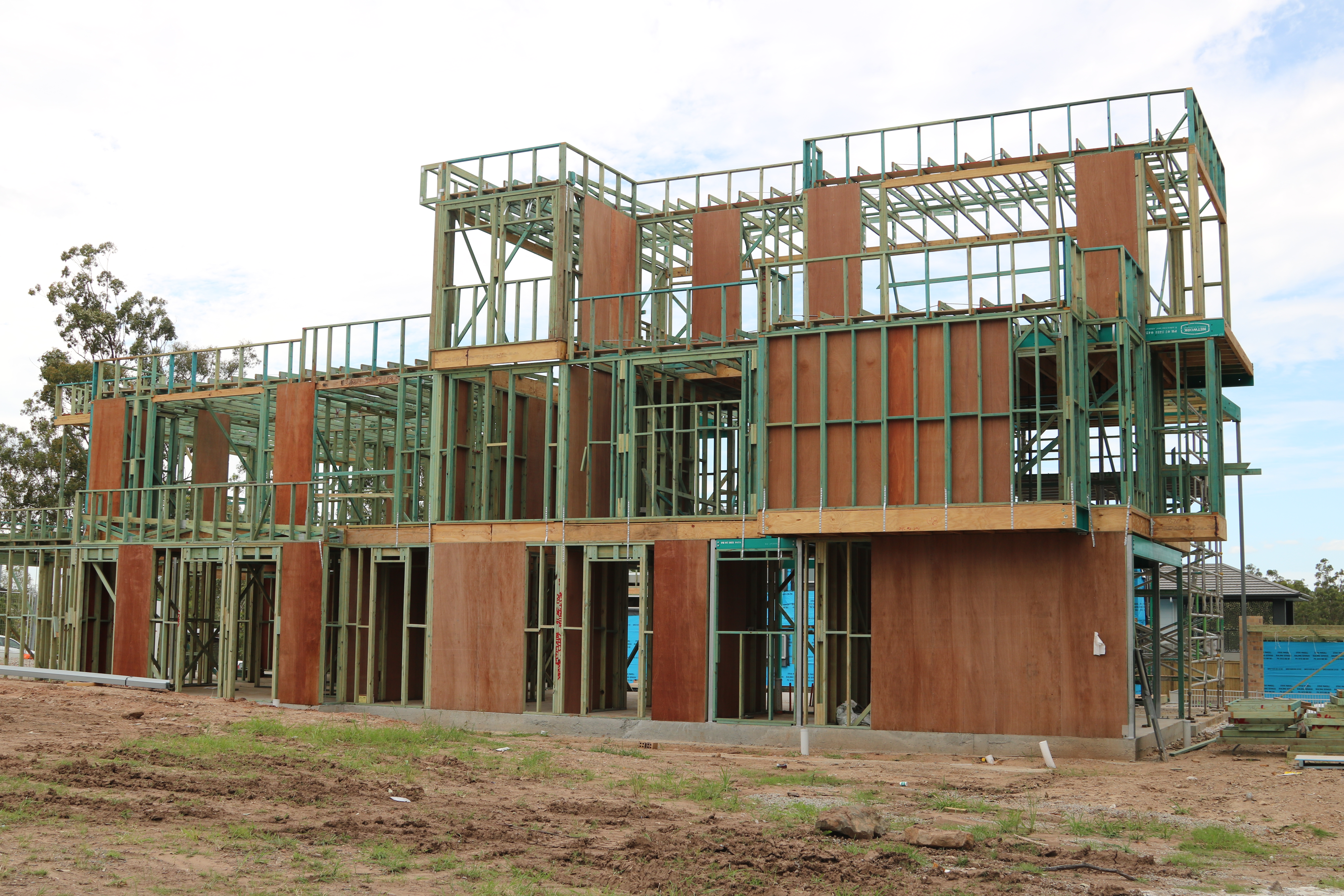 A guide to manufacturing rotary veneer and products from small logs