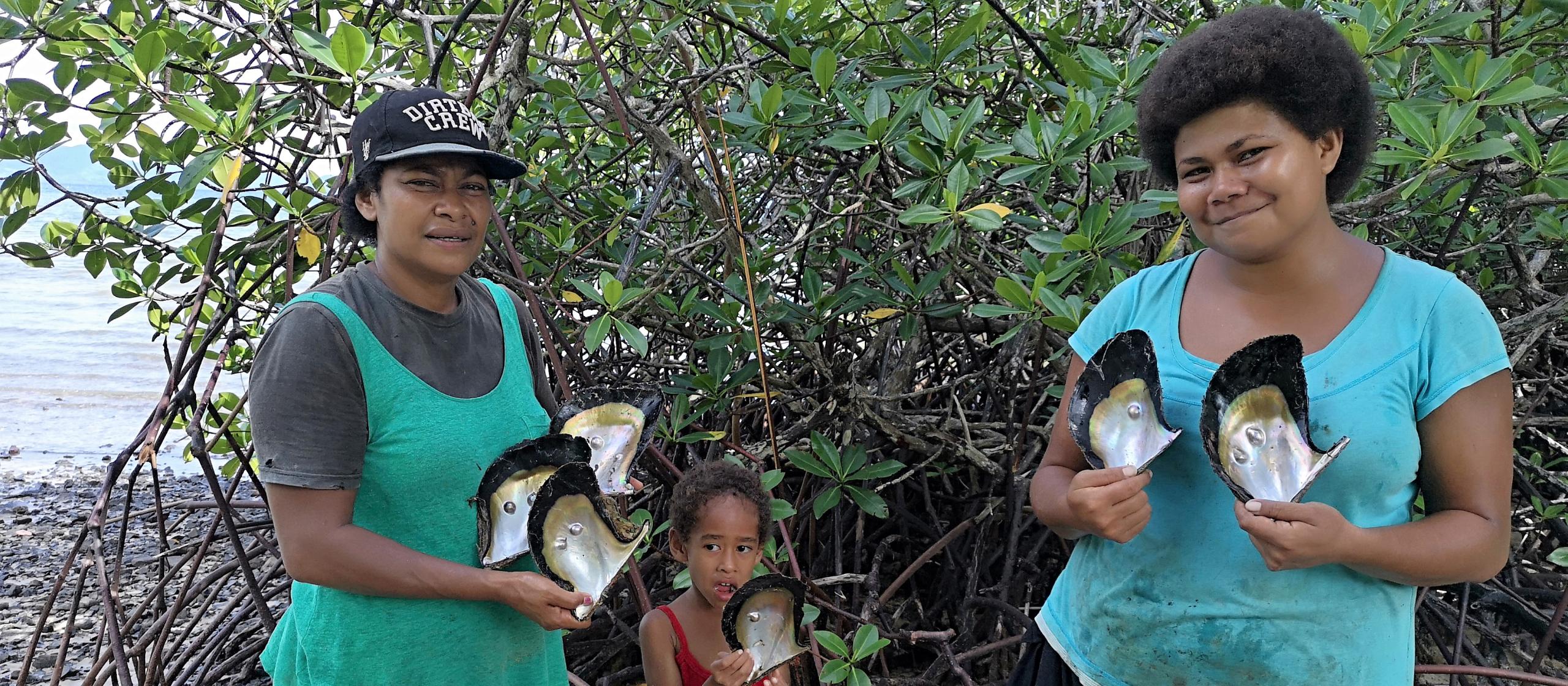 Pearl farmers in the Pacific 