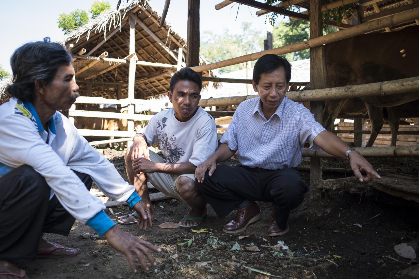 Dr Dahlanuddin visits a neighbouring village's cattle pen which has a lot of hygiene issues similar to Karang Kendal before the project.