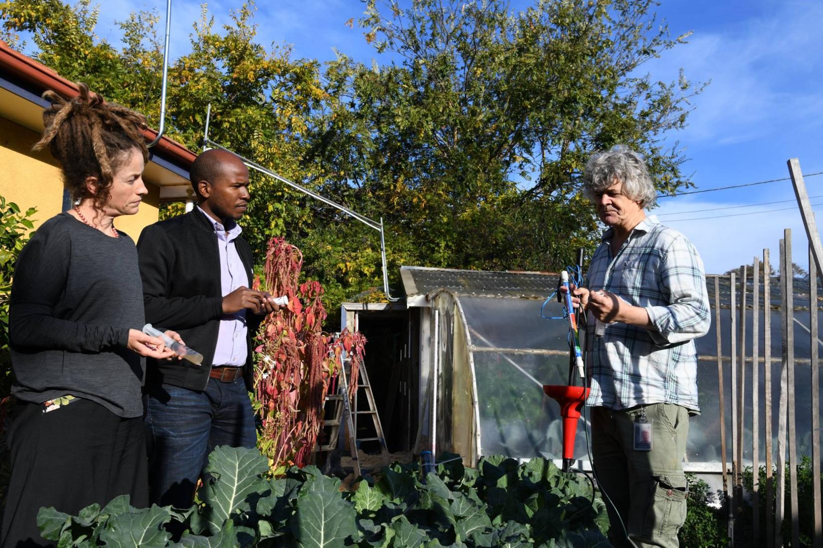 John Dillon Fellows Samantha Grover (left) and Wilson De Sousa (middle) meeting with Dr Richard Stirzaker (right) to discuss the Chameleon sensor and its ability to help smallholder farmers with water management.