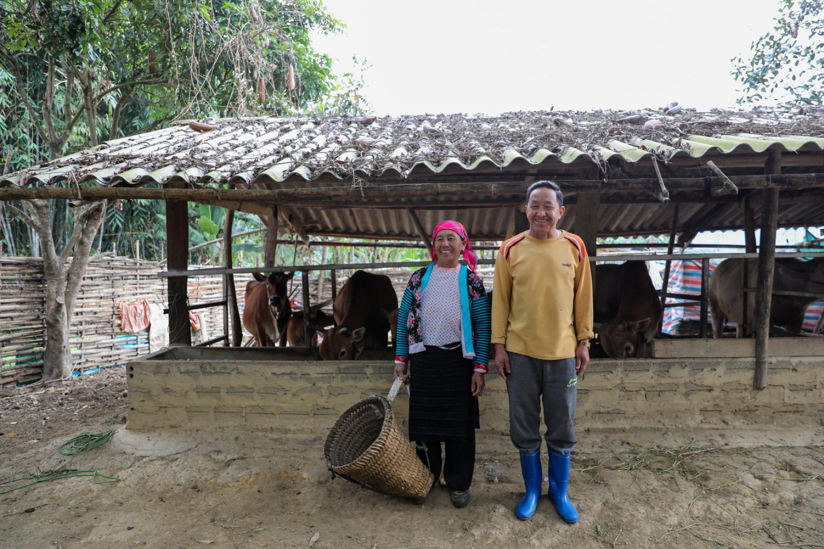 Vietnam farmers posing for photo 