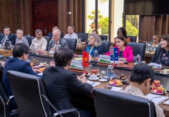 The Commission and PAC join Australia’s Ambassador to Vietnam, Ms Robyn Mudie, in meeting with Vietnam's Ministry of Agriculture and Rural Development in Hanoi. 