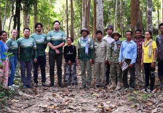 Dr Todd Sanderson, ACIAR Research Program Manager visits with local research team and communities.