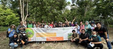 Workshop participants in Indonesia as part of an ACIAR-funded project to develop area-wide management approaches for fruit flies.