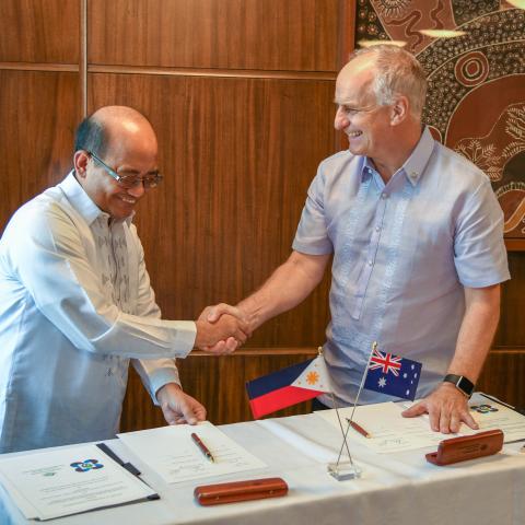 Dr Reynaldo Ebora (left) from PCAARRD shakes hands with ACIAR CEO, Professor Andrew Campbell (right), after signing a partnering agreement that will see the two organisations continue to share interest and commitment in identifying and providing solutions to AANR problems in the Philippines through research and development.   A key aspect of the partnership is that ACIAR and PCAARRD will continue to work together in a respectful, open, and trusting manner with mutual accountability and commitment to produce