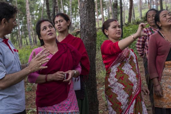 Chambu from Forest Action demonstrates to Bhinda Khanal (second from left) and others from Chaubas how to properly measure trees in the Chapani community forest. Image: ACIAR/Conor Ashleigh