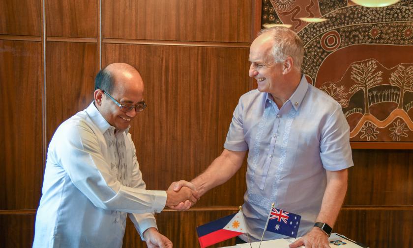 Dr Reynaldo Ebora (left) from PCAARRD shakes hands with ACIAR CEO, Professor Andrew Campbell (right), after signing a partnering agreement that will see the two organisations continue to share interest and commitment in identifying and providing solutions to AANR problems in the Philippines through research and development.   A key aspect of the partnership is that ACIAR and PCAARRD will continue to work together in a respectful, open, and trusting manner with mutual accountability and commitment to produce