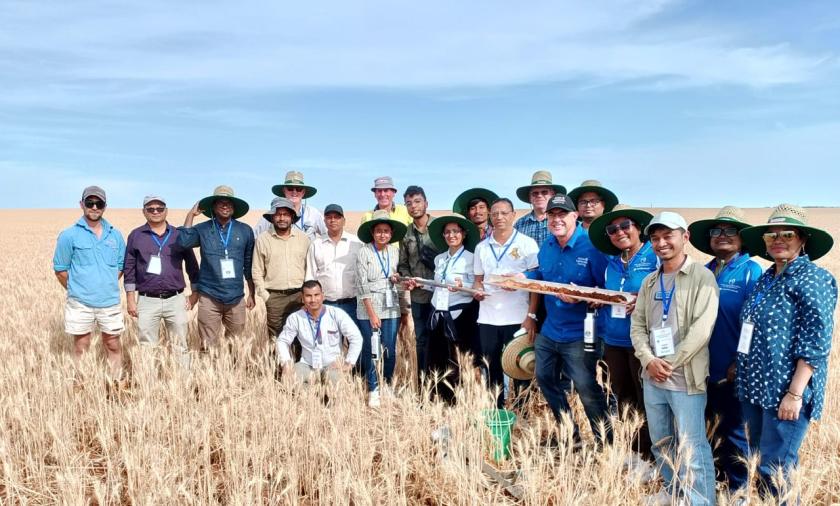 The Rupantar project team on tour in the Northern Mallee of South Australia.